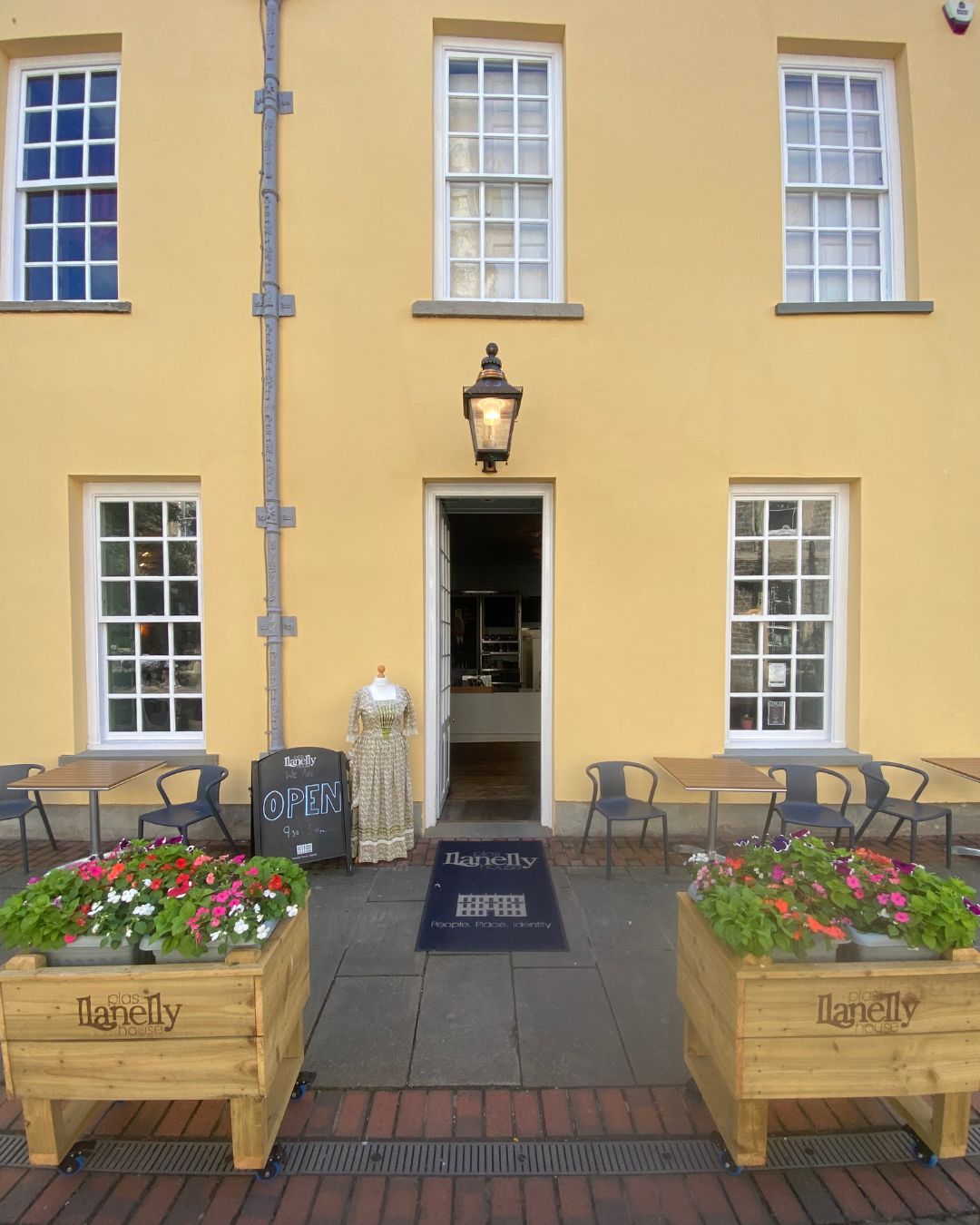 Bistro Entrance - Vaughan Street